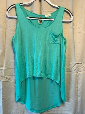 Sleeveless Teal High-Low Pocket Tank Top